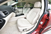 シートは作りが分厚く、座り心地は快適。