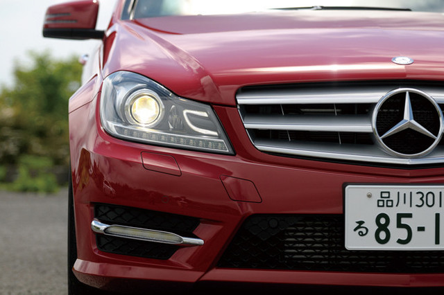 送料無料 メルセデスベンツ純正 W204 C180 C200 C250 W212 E300 E350 ボンネットフードマスコット純正品番A2218800086