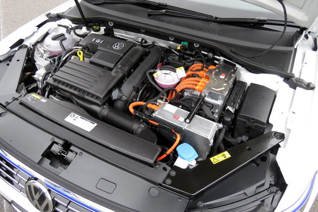 フォルクスワーゲン・パサートGTE（FF/6AT）【レビュー】 電気