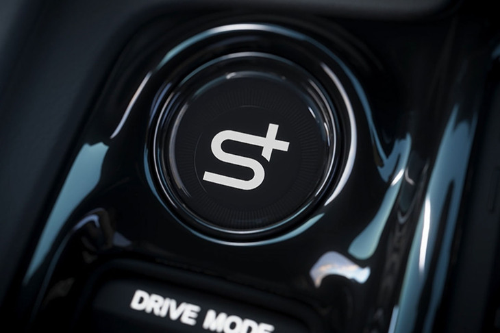 「プレリュード」には「ホンダS＋ Shift」と呼ばれる新機軸も積まれる。エンジン回転数の制御やサウンドコントロールによって疑似的に有段変速機を操っているかのような感覚を味わえるという。