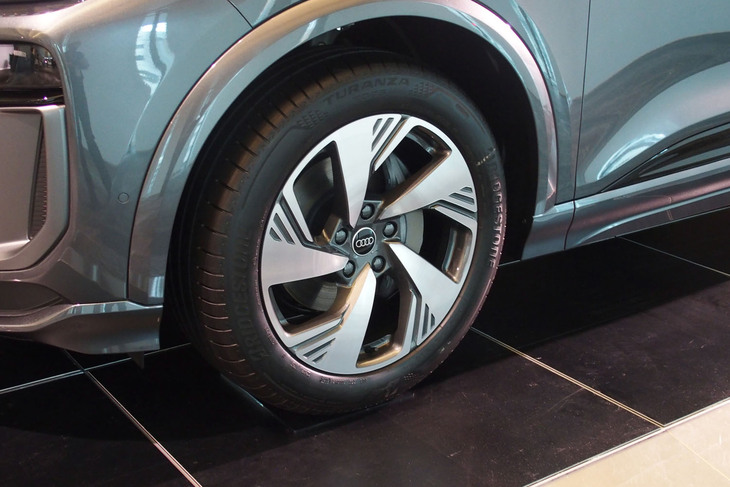 Q6 e-tronクワトロ（フロントホイール）