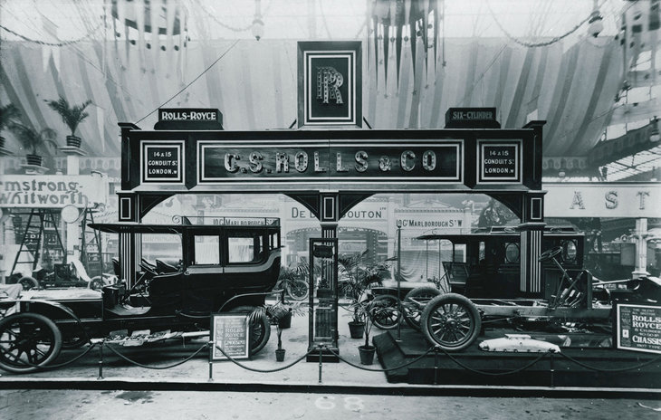 ロールス・ロイスは1906年のロンドン・オリンピア・ショーにニューモデルの「40/50HP」を出展。このモデルの評判が、高級車メーカーとしてのロールス・ロイスの地位を決定的なものとした。