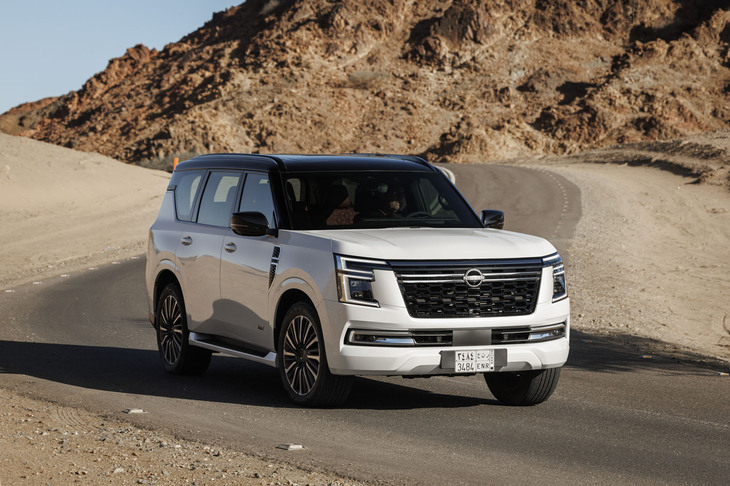 パワーステアリングはラック＆ピニオンの電動アシスト式。アダプティブクルーズコントロールだけでなくレーンキープアシストも使える。