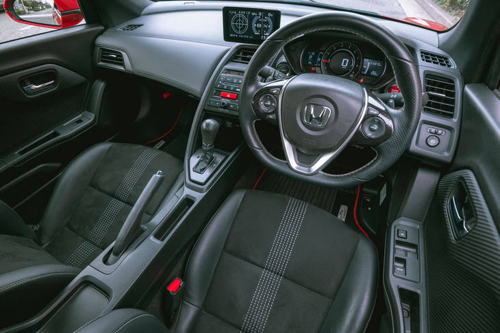 試乗車のベース車両は「S660」の上級グレード「α」。インテリアに変更はなく、本革やクロームメッキを採用した装備を中心に構成される。