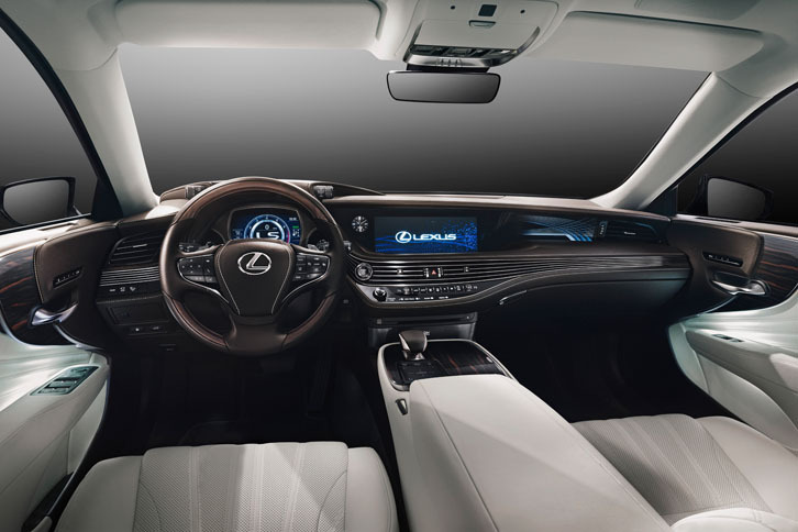 インストゥルメントパネルのデザインは水平基調とし、広がり感を演出している。