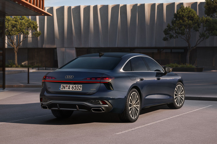 「A6」のリアビュー。