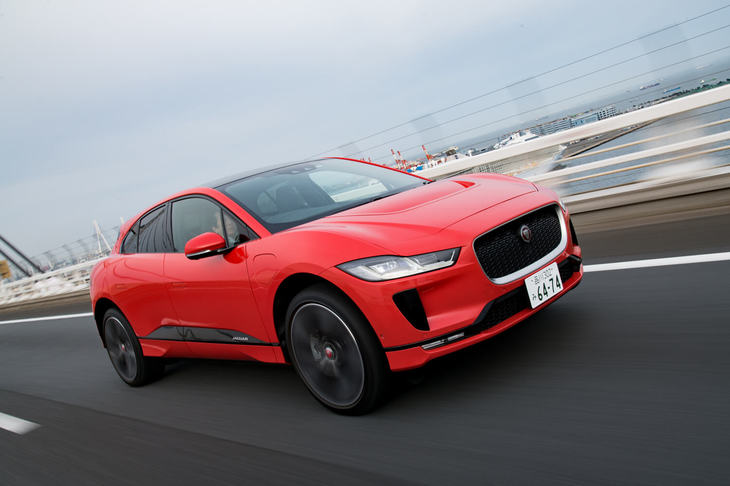 「Iペース」には、走行状態に応じて擬似的なエンジン音を車内にひびかせる機能「アクティブ・サウンド・デザイン」が採用されている。