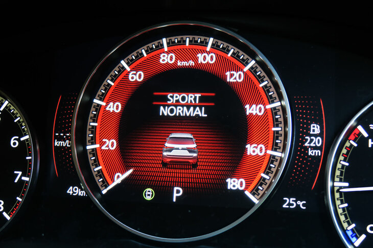 マツダCX-60 25S Sパッケージ（「スポーツ」モード表示）