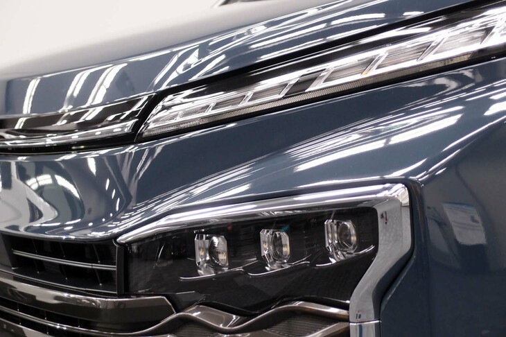 トヨタ・ヴォクシーS-Z＜7人乗り／ハイブリッド車＞（ヘッドランプ）