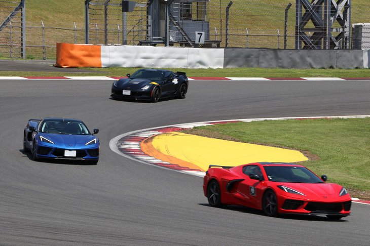 本格的なドライビングスクール「コルベットドライビングアカデミー」も開催。「コルベット」ユーザーを対象に、午前中はショートコースなどで基礎トレーニングを実施。午後からは仕上げとしてレーシングコースでの走行が行われた。コルベットでドラテクを磨きたいと思うオーナーだけに、レベルの高い鋭い走りを見せる人も多かった。