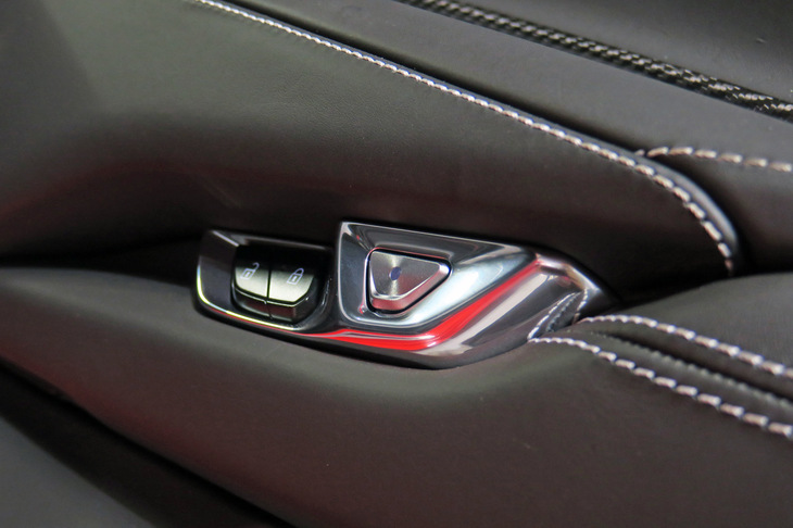 シボレー・コルベット3LT（ドアのオープンスイッチ）