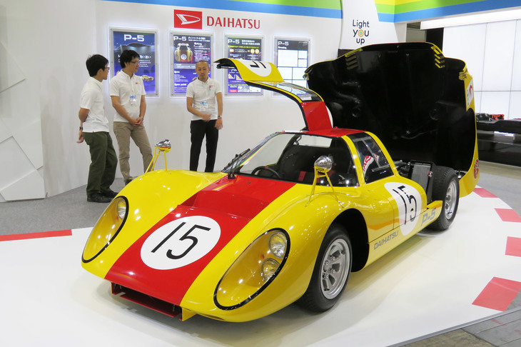 2019年5月22日～24日に行われた「人とクルマのテクノロジー展2019 横浜」にて、ダイハツのブースに展示された「P-5」。往年の日本グランプリに投入されたレーシングカーである。（写真＝webCG）