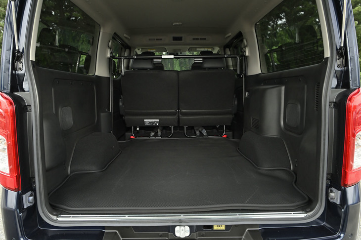 小型貨物車4ナンバーバンクラストップとなる3050mmの荷室長や、1520mmの室内幅、1325mmの室内高などゆとりある空間が「キャラバン」の自慢。