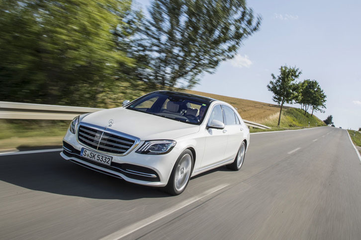 「S560ロング」には、快適な乗り心地を実現するサスペンションシステム「マジックボディコントロール」がオプションで用意される。