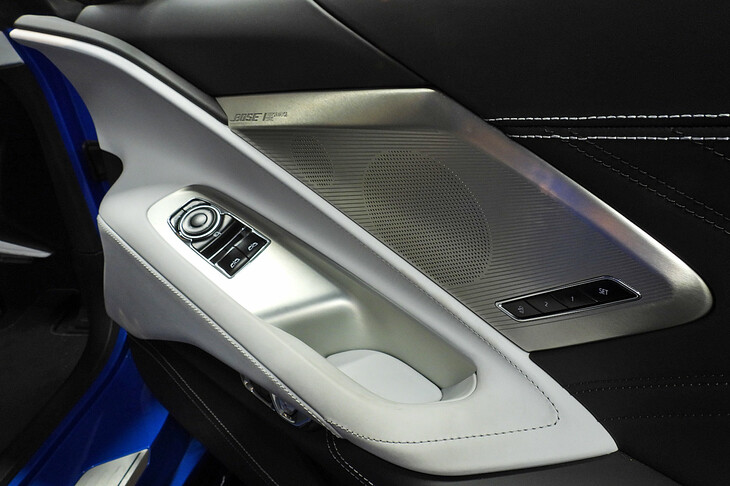 シボレー・コルベットE-Ray（ドアコンソール）