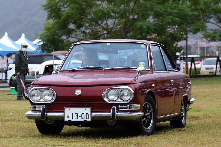 「日野コンテッサ1300クーペ」。ミケロッティがスタイリングを手がけたボディーのリアに、SUツインキャブ仕様の1.3リッター直4 OHVクロスフローユニットを搭載。