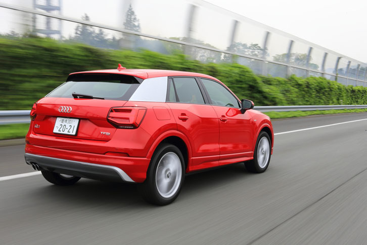 「Q2ファーストエディション」には、スポーツサスペンションが装着される。ドライビングモードは、5種（コンフォート／オート／ダイナミック／エフィシェンシー／インディビジュアル）から選択可能。