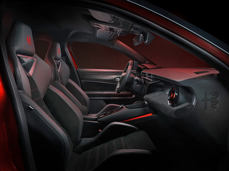 アルファ・ロメオ・ミラノ（フロントシート）