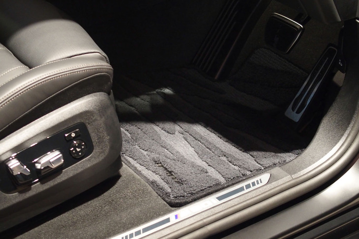 BMW X7ブラックアルファ（フロアマット）