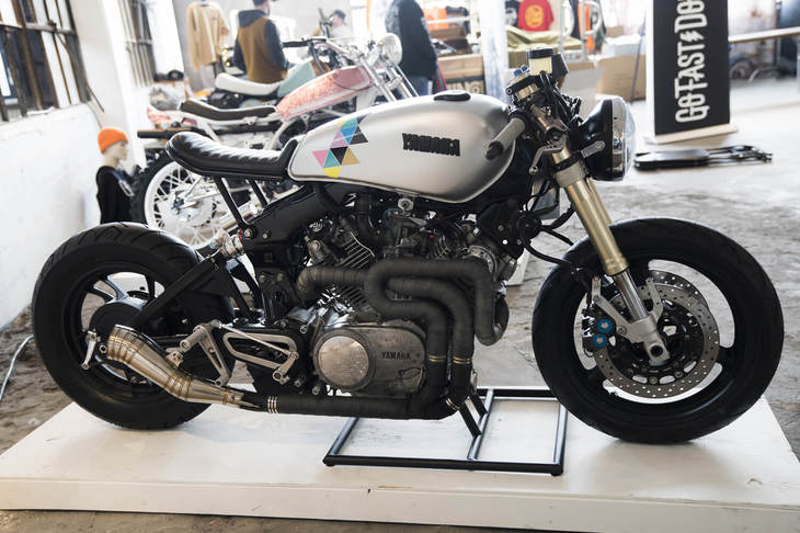 空冷V型2気筒エンジンを使用し、750から1100まで幅広いモデルをラインナップしたヤマハのクルーザーモデル「ビラーゴ」がベース。同エンジンを使ったロードスポーツ「TR1」風にカスタムされている