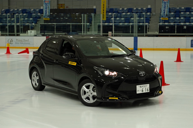 「ウインターマックス03」ではパイロンでつくった円に沿うように旋回できた。