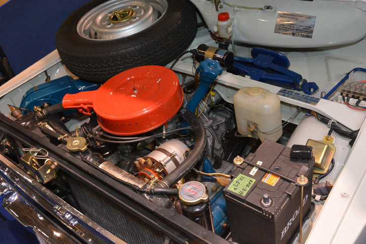 1967年式「スバル1000 2ドア デラックス」のEA型エンジン。