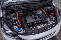 「フィット」の「モデューロX」は、現時点ではハイブリッド限定。コンプリートカーとはいえ、パワーユニットには一切手が加えられていない。