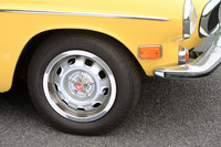 タイヤサイズは当時としては幅広な185/70VR15。ミシュランのクラシックカー用タイヤを装着していた。