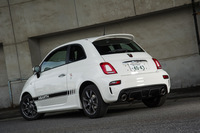 「アバルト595」には5段MT仕様と5段セミAT仕様が用意されている。今回は後者に試乗した。