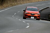ワインディングロードでの身のこなしは、まさにスポーツカー。キビキビとした走りが存分に楽しめる。