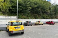 2023年5月、シエナのスーパーマーケット駐車場で。