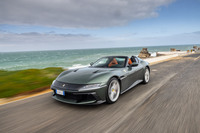 フェラーリのフラッグシップ「12チリンドリ」に、リトラクタブルハードトップを備える「スパイダー」。ポルトガルのワインディングロードで試します。（photo：Ferrari）