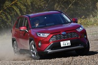 トヨタRAV4アドベンチャー（4WD/CVT）／RAV4ハイブリッドG（4WD/CVT）【試乗記】