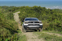 最高出力285HP（286PS）/6100rpm、最大トルク262lb-ft（約355N・m）/5000rpmの3.5リッターV6自然吸気エンジンを搭載する「パスポート トレイルスポーツ エリート」。写真は北米仕様。