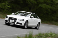 車重は1540kg（サンルーフ未装着時）と、「A4 2.0 TFSIクワトロ」に比べて140kg軽い。10・15モード燃費は「A4 2.0 TFSIクワトロ」の12.0km/リッターに対して、こちらは12.6km/リッター。