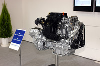 新開発の2.4リッターガソリンエンジン。