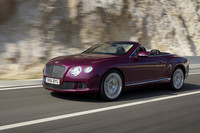 高いボディー剛性が上質なステアリングフィールとしなやかな乗り心地を提供する。