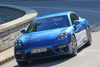 0-100km/h加速が3.8秒で最高速が306km/hと、「パナメーラ ターボ」の動力性能はもはやスーパーカー級だ。