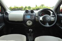 写真のカーナビはディーラーオプションの「HDDナビゲーション HS310-W」（21万8300円）
