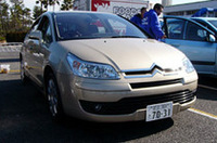 【写真上】「シトロエンC4クーペ」【写真下】「シトロエンC4サルーン」