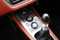 用意されるトランスミッションは6段MTのみ。テスト車はスポーティなギア比のトランスミッション（28万円のオプション）をチョイスし、ノーマルより加速に有利な仕様に。