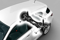 「パフォーマンス・ダンピングシステム」がフロントとリアに採用される。