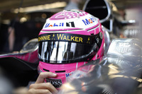 来季もマクラーレンに残留できるのか。2015年のシートをめぐりプレッシャーがかかるジェンソン・バトンは、ここブラジルで奮起。予選5位からの力走で4位入賞を果たした。レース終盤、2ストッパーのキミ・ライコネンを鮮やかにオーバーテイクし、背後のセバスチャン・ベッテルやフェルナンド・アロンソを寄せつけなかった。（Photo=McLaren）
    