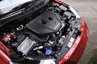 1.5リッターディーゼルエンジンの最高出力は105ps。最大トルクは6AT仕様で25.5kgm、6MT仕様で22.4kgmと違いがある。