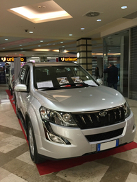 「マヒンドラXUV500」。FFの2.2リッターディーゼル車（7人乗り）で、1万9854ユーロ（約224万円）から。 