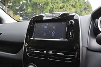 センターコンソールの7インチモニター。主にカーオーディオを操作するために使われる。カーナビは別途、オプションとして用意される。