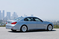 BMWがハイブリッドモデル2車種を公開の画像