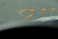 ヘッドアップディスプレイのグラフィック。走行モードにより、3タイプに変化する。（写真をクリックすると、表示バリエーションが見られます）
    