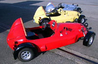 
	ロングノーズな「K-4」だが、エンジンはシート後方に搭載される。
	 