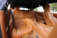 リアシートの背もたれは折りたたみが可能で、通常450リッターの荷室を800リッターまで拡大できる。